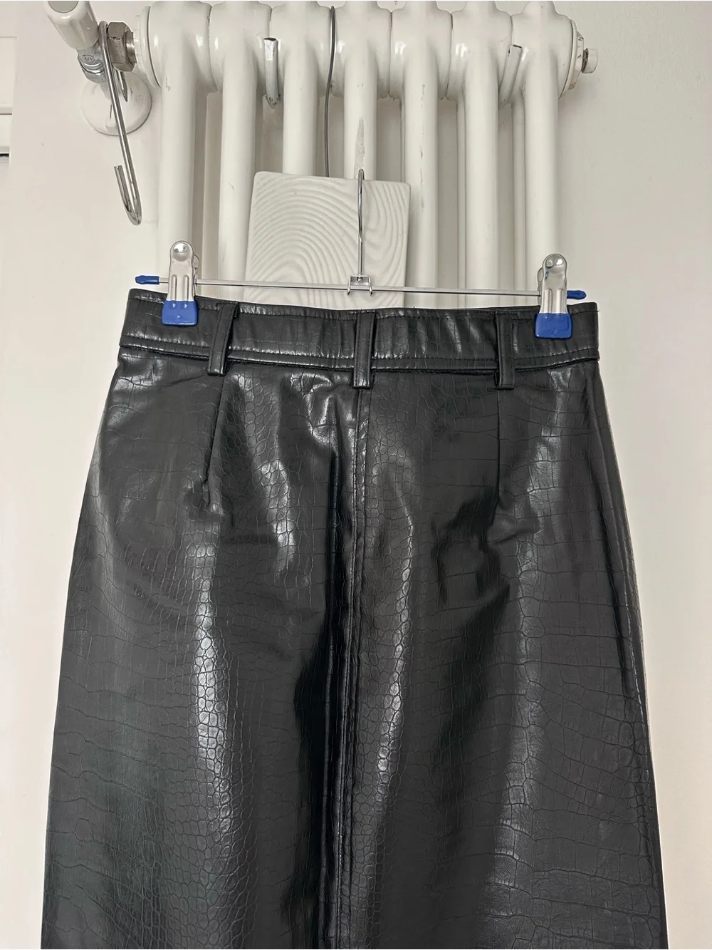 Zara Black Faux-Leather Midi Skirt in croco print